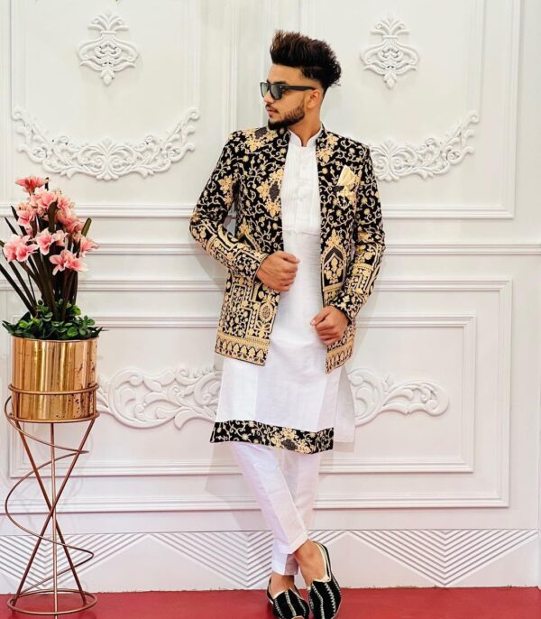 Trendding Design White Kurta Pajama With Black Jacket Set